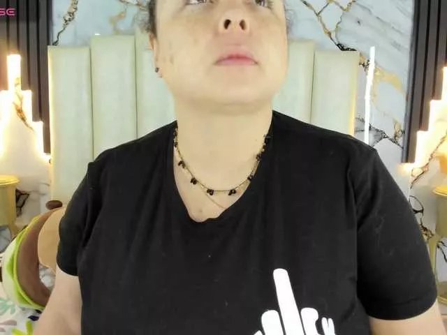 Freechat mollieblue69 on BongaCams