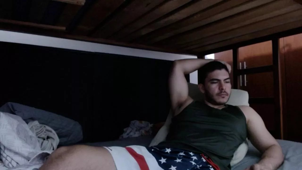 Offline AlexS1998 on Cam4