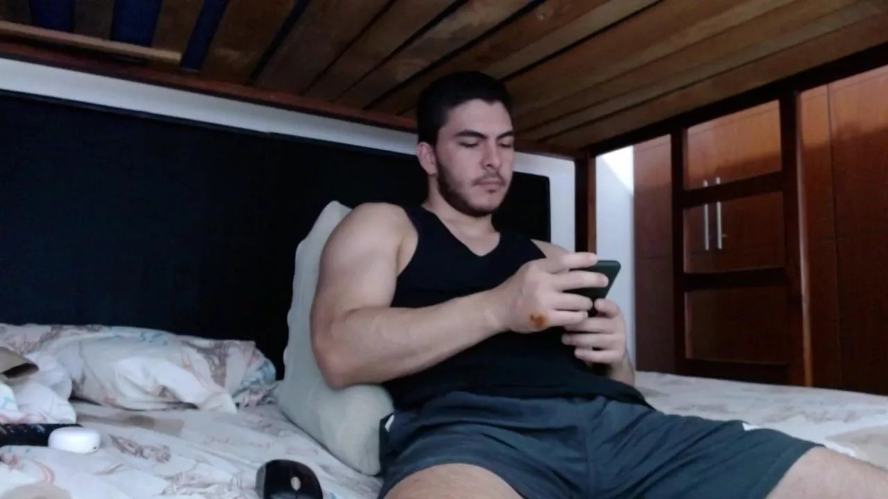 Offline AlexS1998 on Cam4