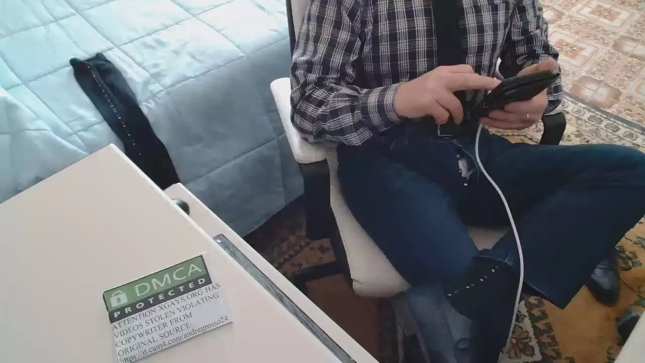 Offline andregrosso24 on Cam4