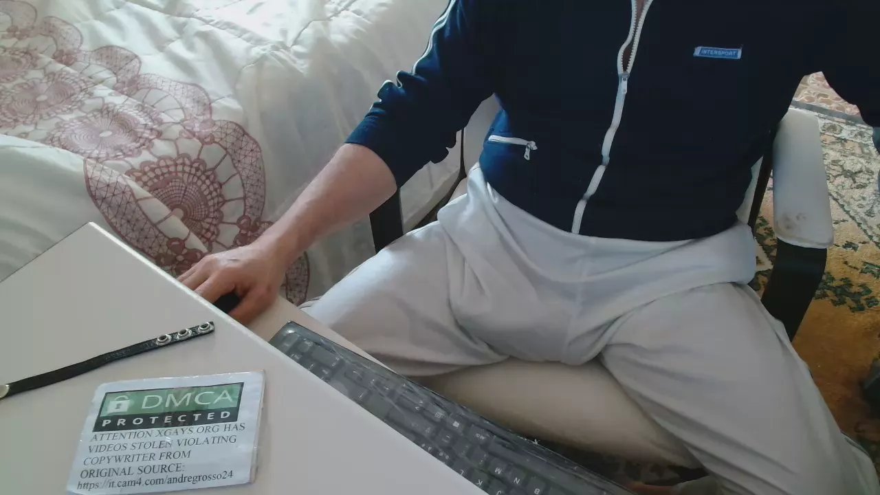 Offline andregrosso24 on Cam4