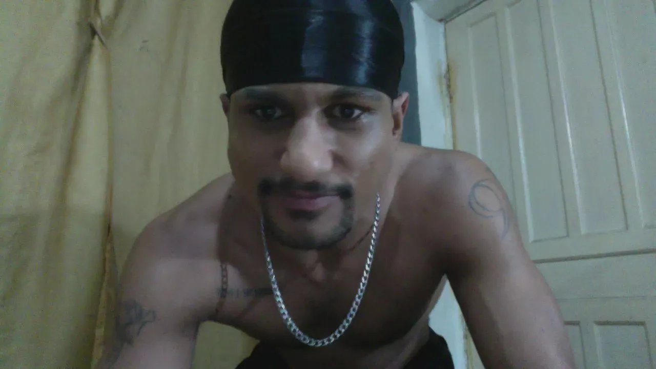 Offline BlackDelToro on Cam4