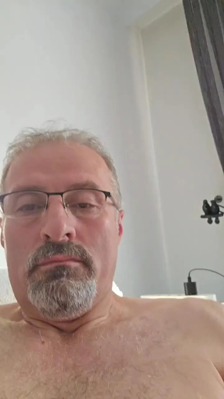 Offline cem662 on Cam4