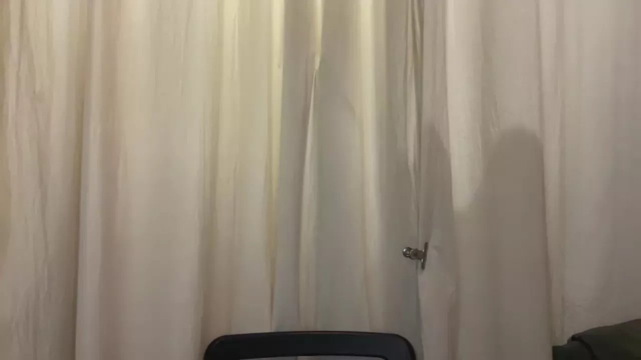 Offline dddddddlii on Cam4