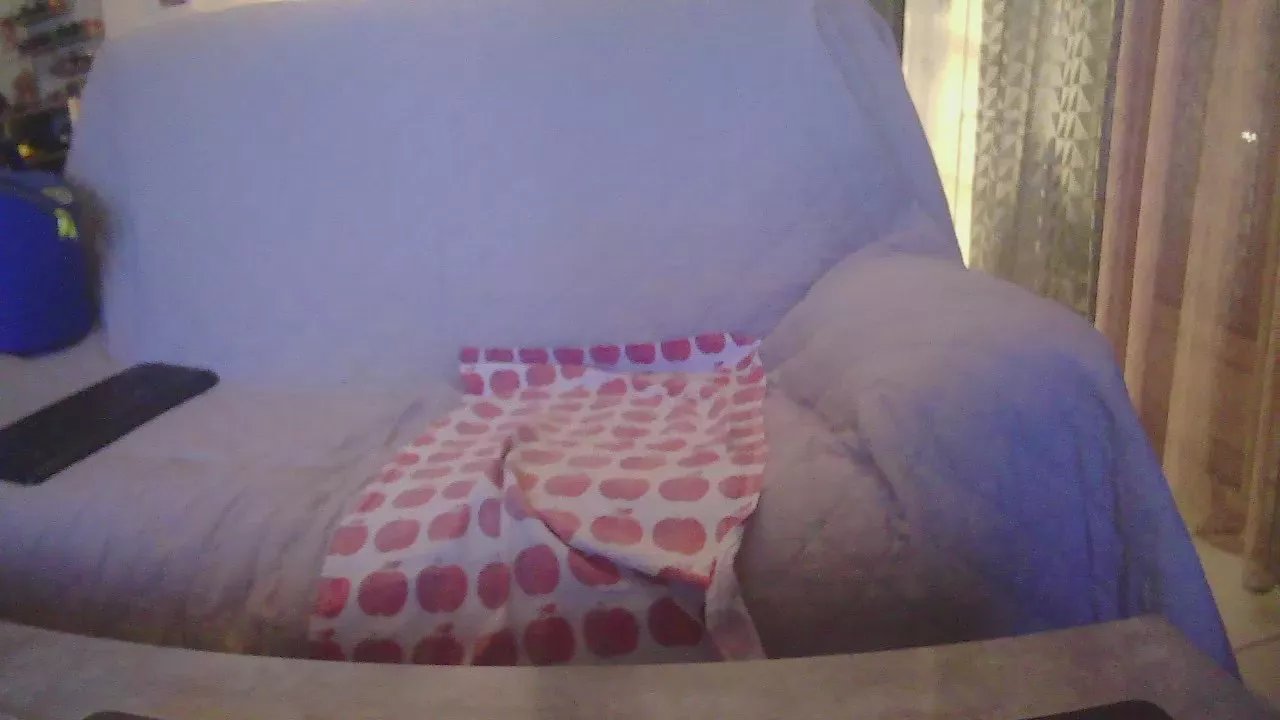 Offline HAIRYCHIENNE on Cam4