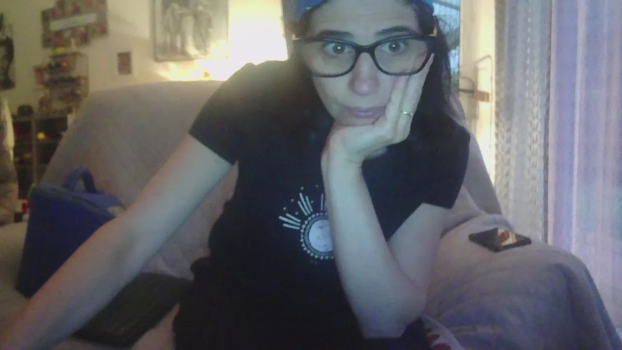 Offline HAIRYCHIENNE on Cam4