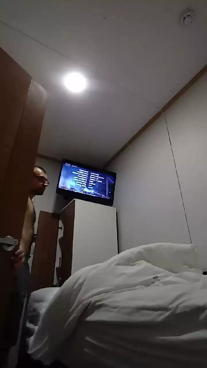 Offline Hanroll on Cam4