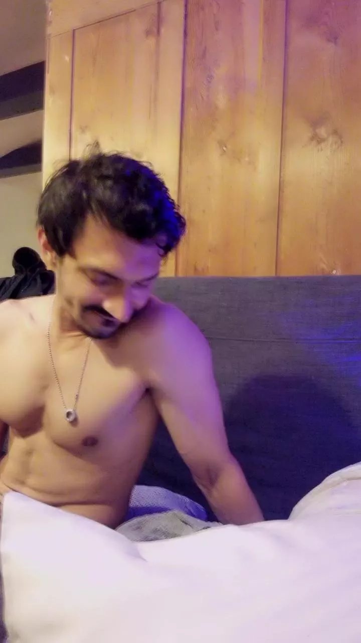 Offline hotboy7005 on Cam4