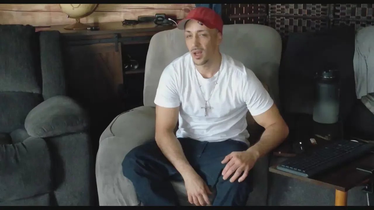 Offline Hotdickyxxx on Cam4