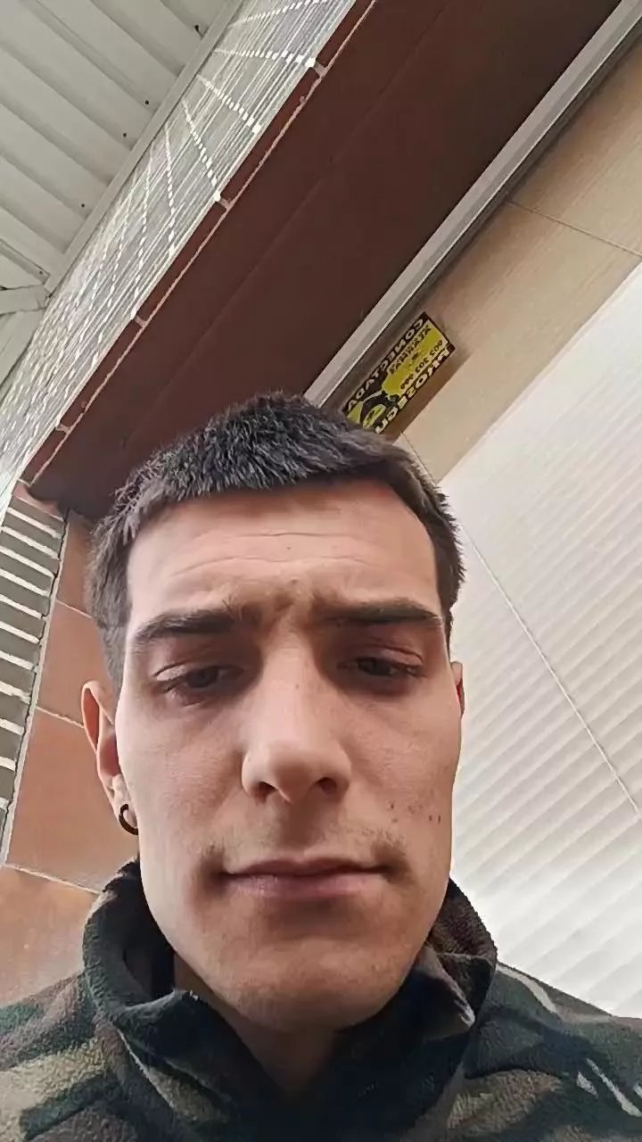 Offline Kingunner18 on Cam4