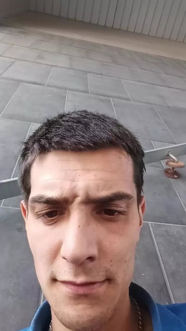 Offline Kingunner18 on Cam4