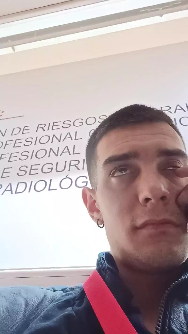 Offline Kingunner18 on Cam4