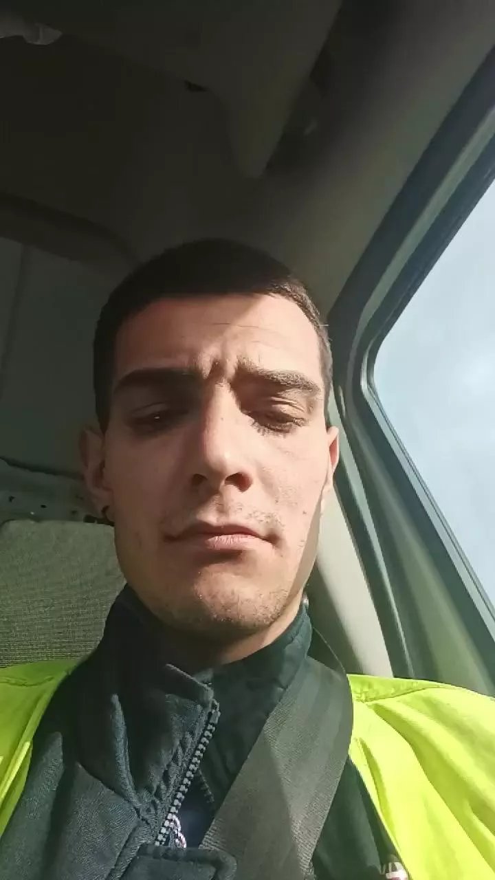 Offline Kingunner18 on Cam4