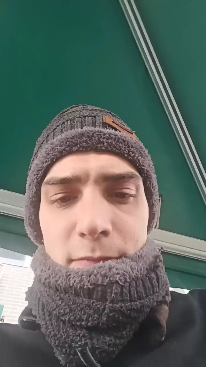 Offline Kingunner18 on Cam4