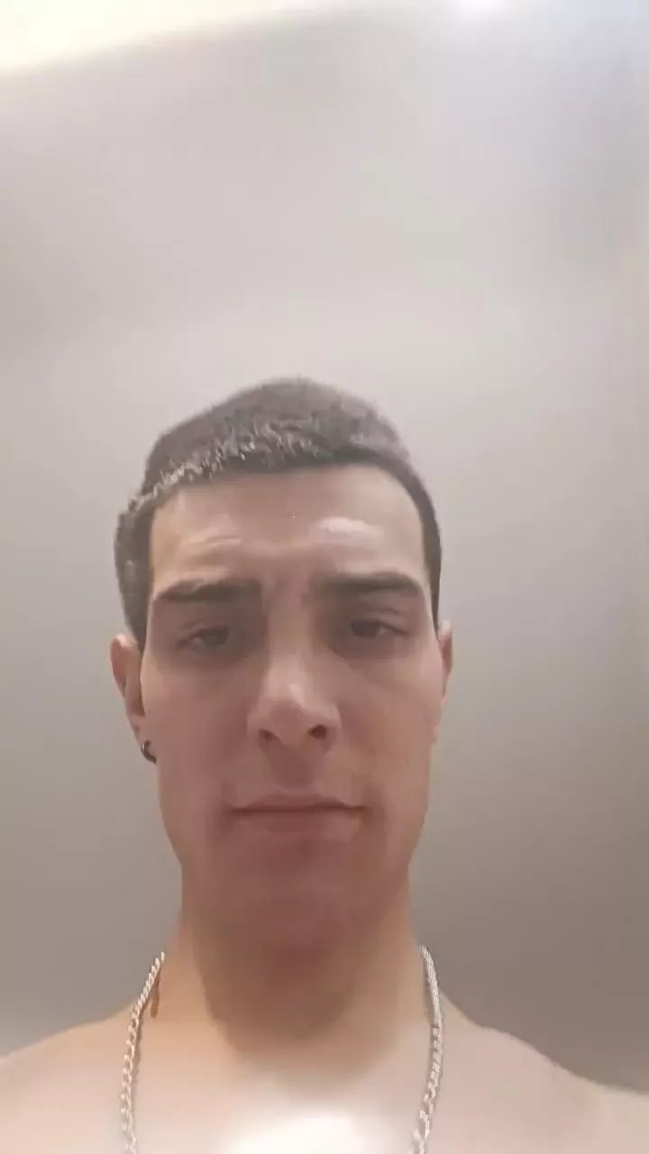 Offline Kingunner18 on Cam4