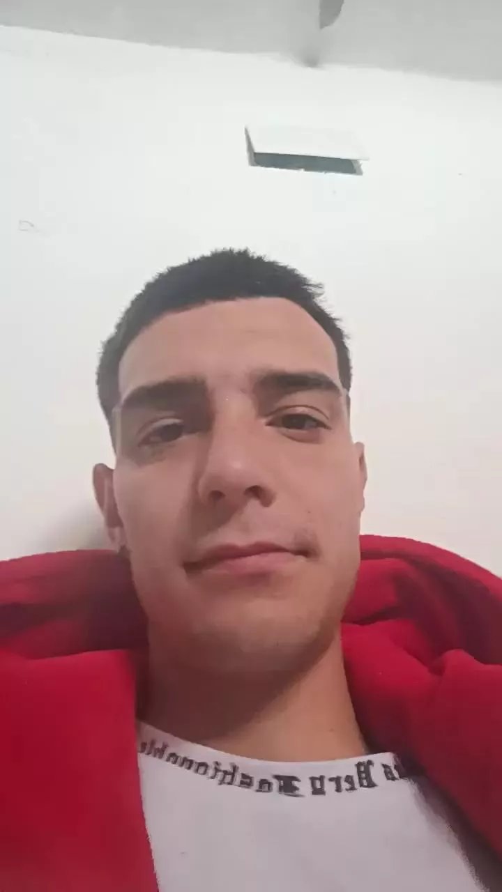 Offline Kingunner18 on Cam4