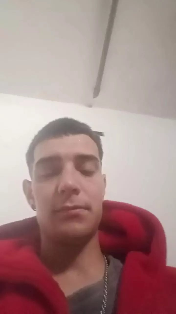 Offline Kingunner18 on Cam4