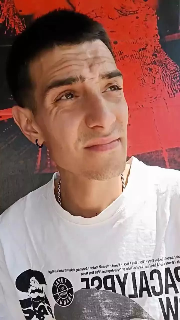 Offline Kingunner18 on Cam4