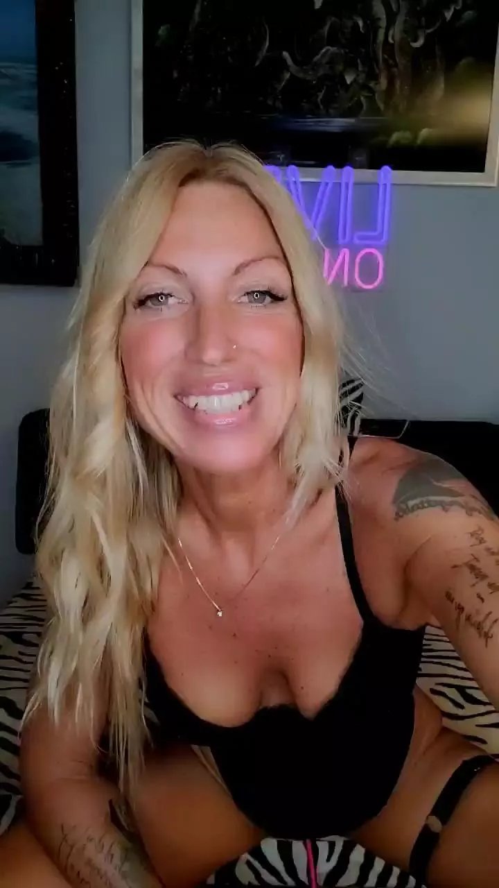 Offline Ladyblue on Cam4