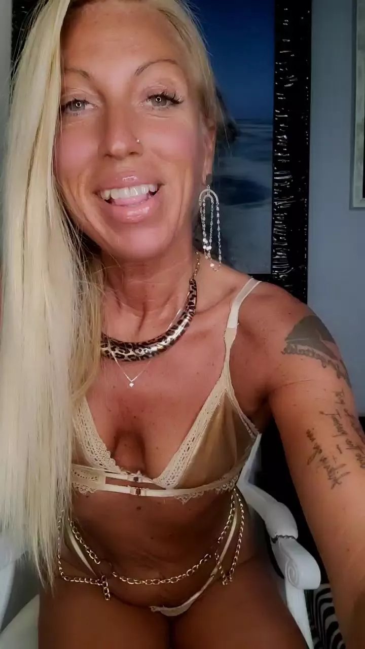 Offline Ladyblue on Cam4