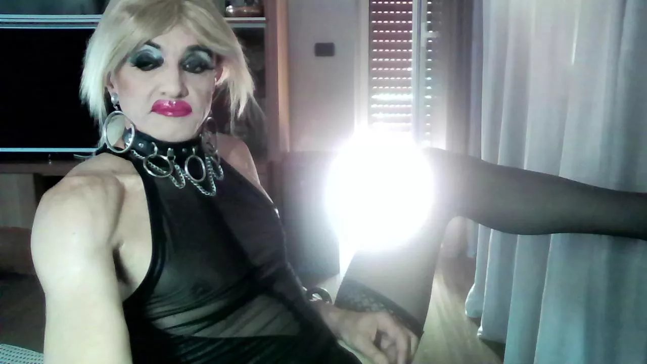 Offline Laurasexytra on Cam4