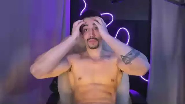 Offline mettew22c on Cam4