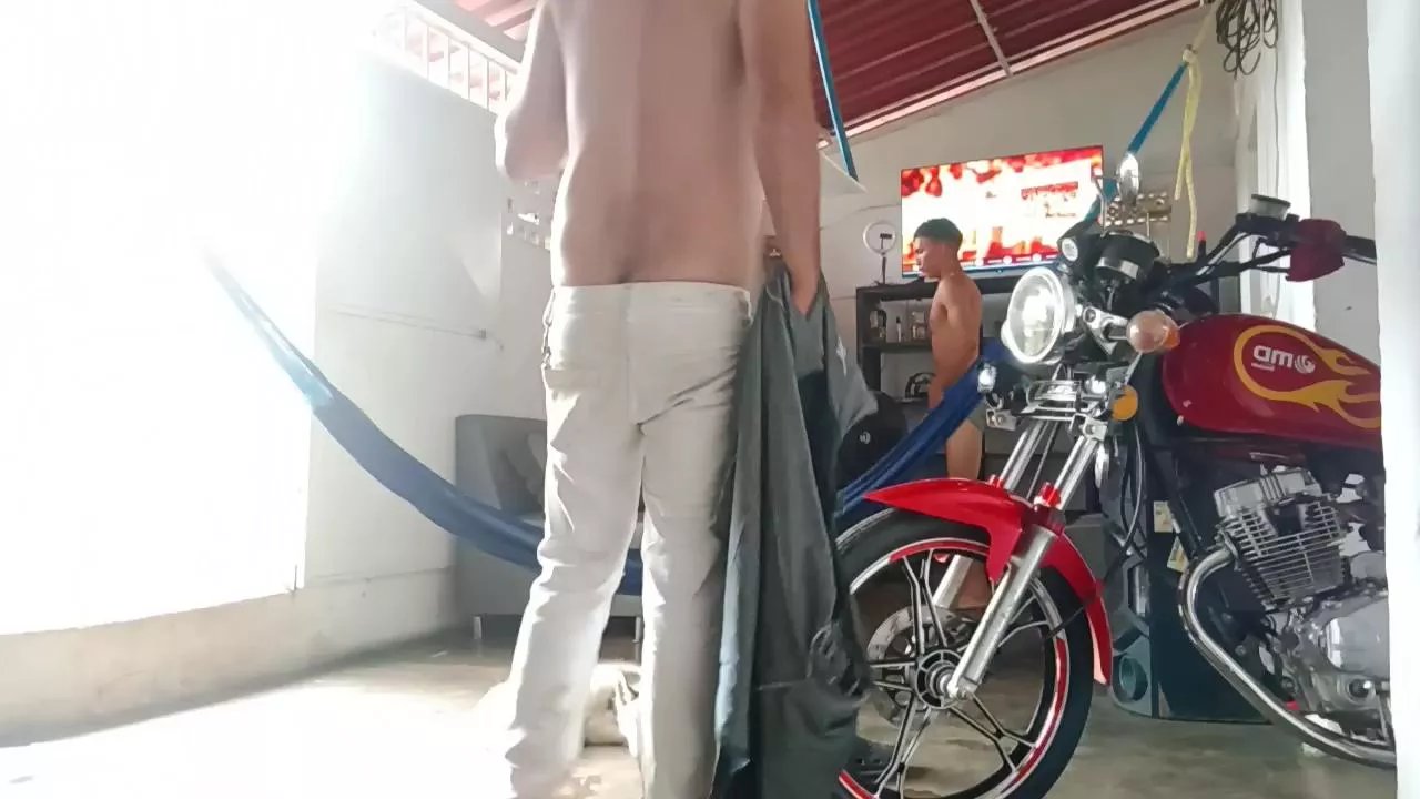 Offline MONSTER777DADDY on Cam4