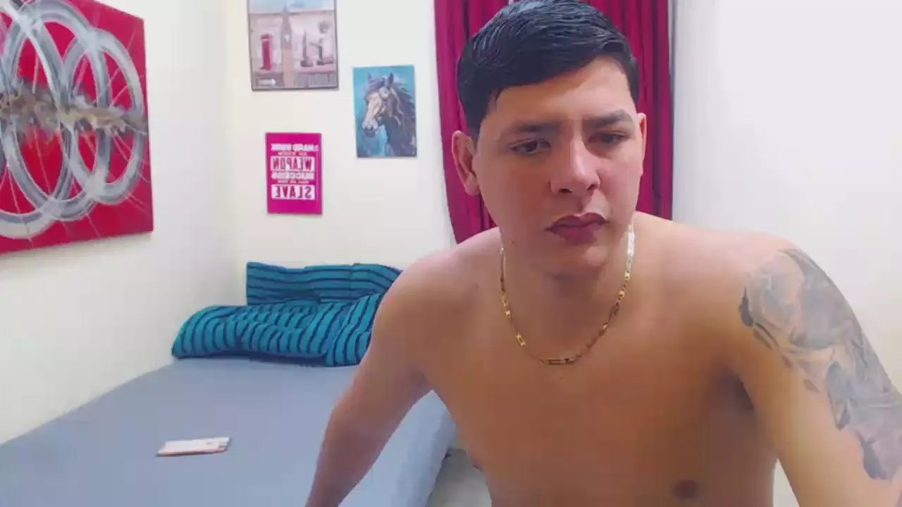 Offline nicolleehot on Cam4