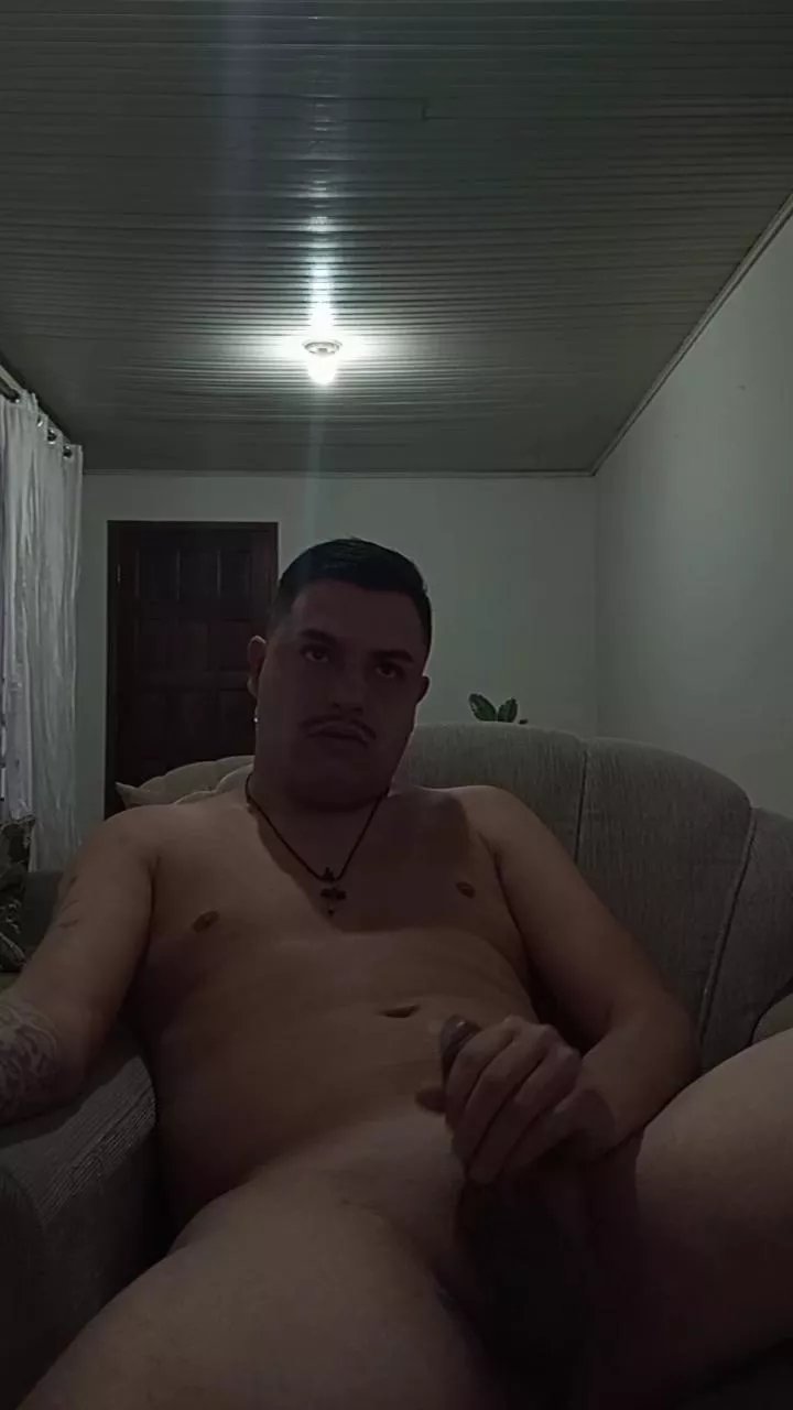 Offline ricardo896 on Cam4