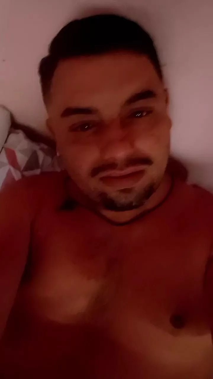 Offline ricardo896 on Cam4