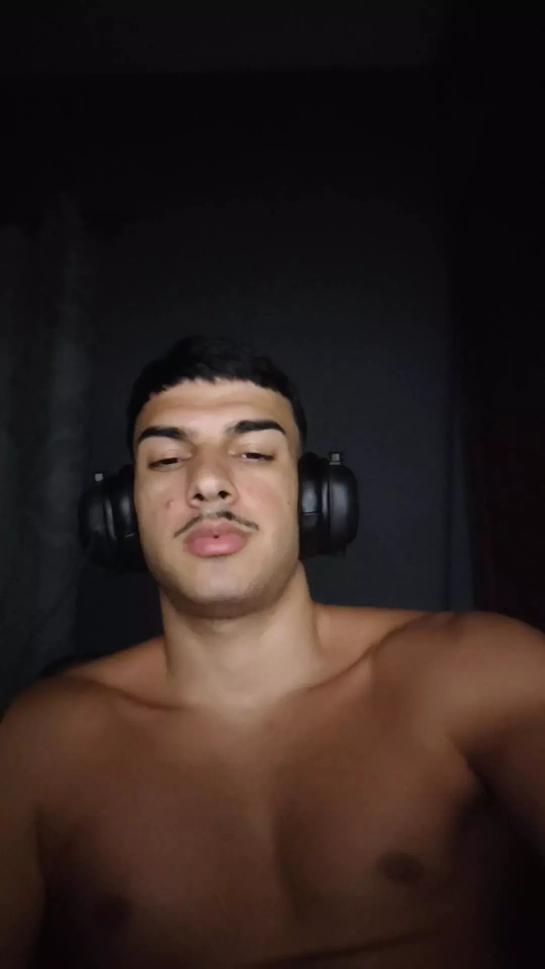 Freechat robsonhaha on Cam4