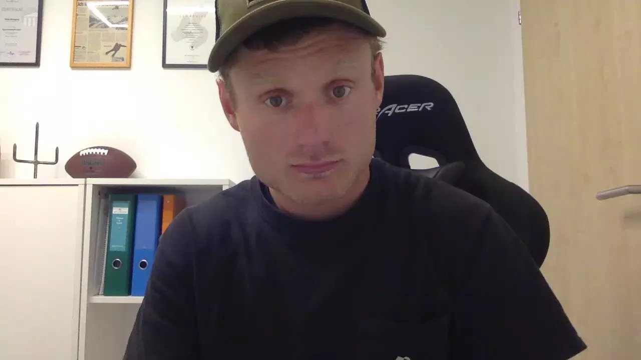 Offline Sexyfreak1994 on Cam4