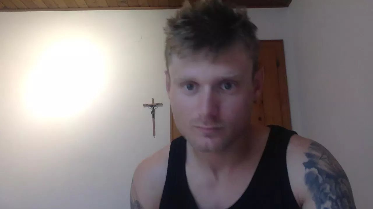 Offline Sexyfreak1994 on Cam4