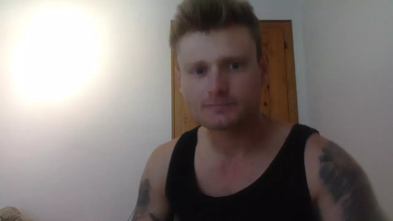 Offline Sexyfreak1994 on Cam4