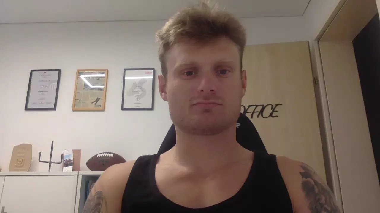 Offline Sexyfreak1994 on Cam4