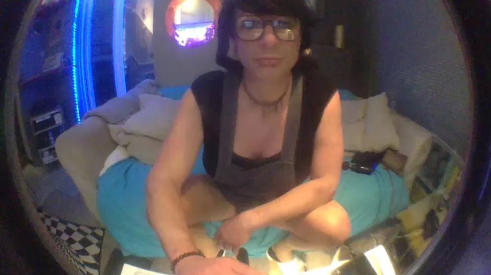 Offline SissyMathilde on Cam4