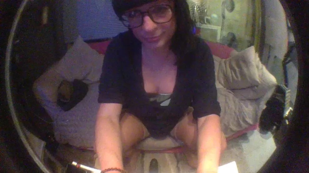 Offline SissyMathilde on Cam4