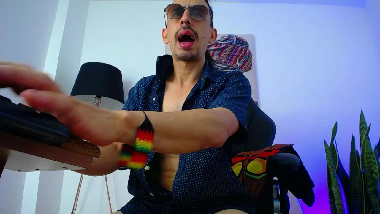 Offline Sr_Magnus on Cam4