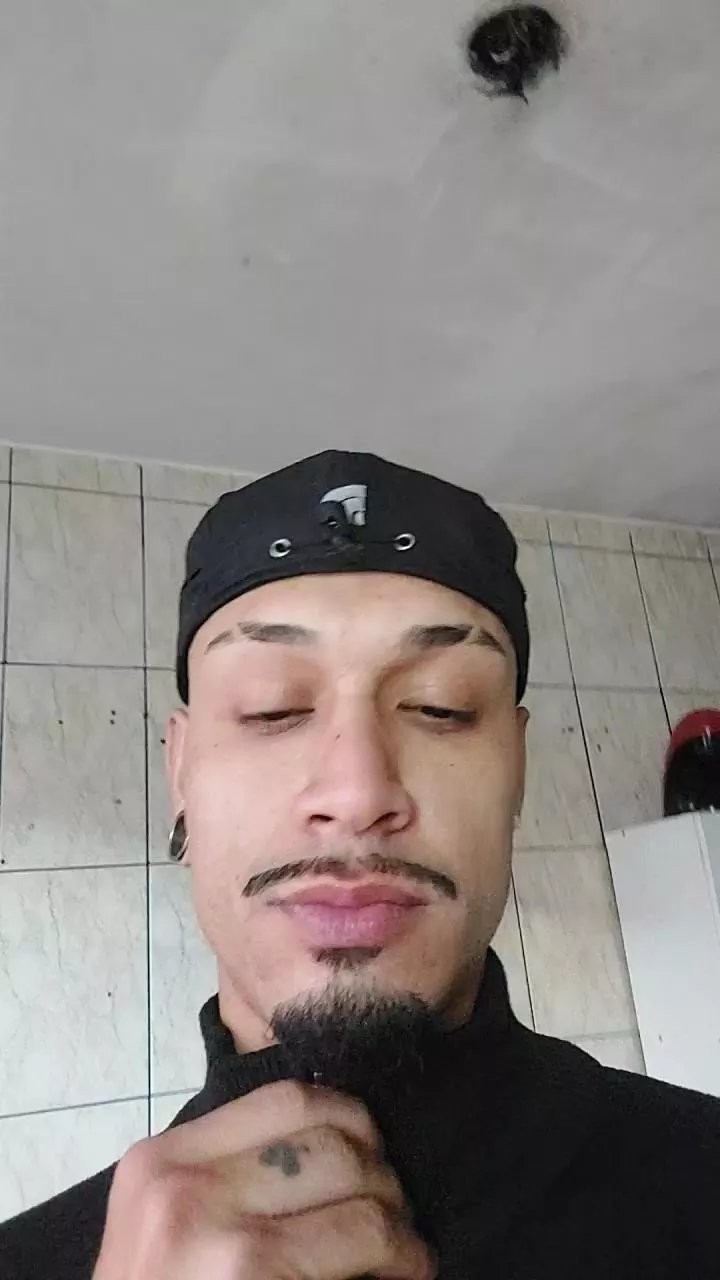 Offline tzprado2dk on Cam4