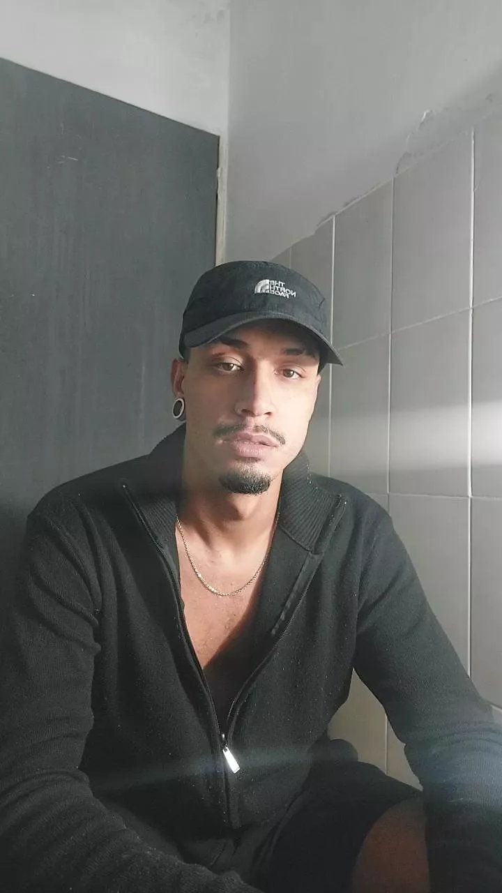 Offline tzprado2dk on Cam4