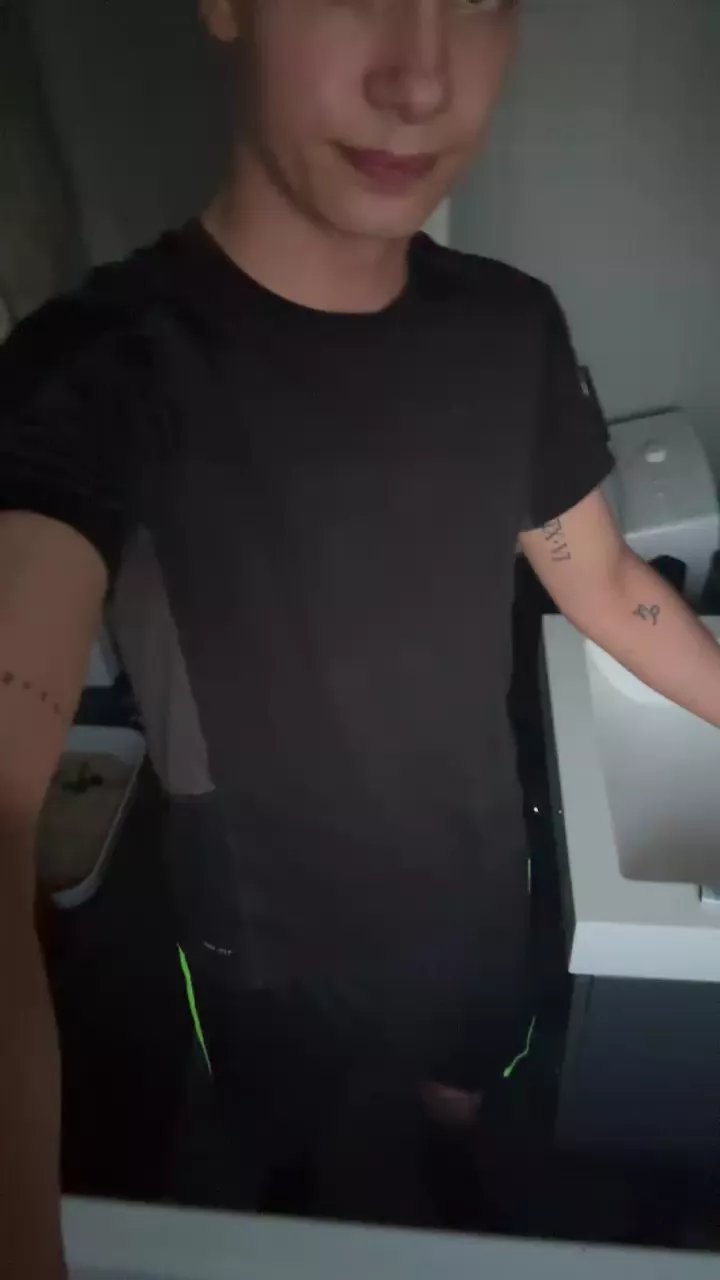 Offline wantedboy3 on Cam4