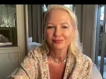 Freechat gl1tter_barbie on Chaturbate