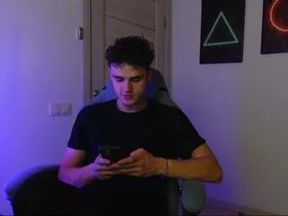 Offline brad_holloway on Flirt4Free