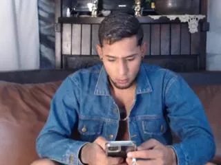 Offline damian_more on Flirt4Free