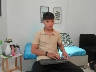 Offline lucas_luxx on Flirt4Free