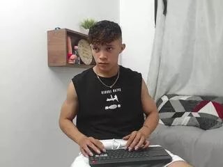 Offline lucas_luxx on Flirt4Free