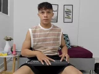 Offline lucas_luxx on Flirt4Free