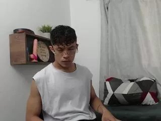 Offline lucas_luxx on Flirt4Free