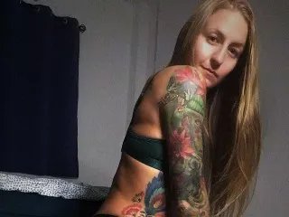 Offline Beebeefitgirl on Streamate