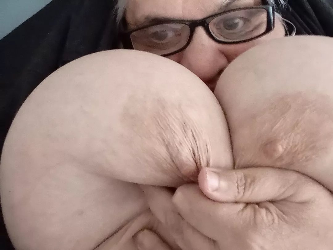 Offline GrannyHugeBoobs on Streamate